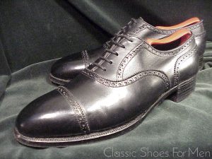*Very fine-JOHN LOBB (London) BESPOKE Cap-Toe, Oxford, Brogue: 42D (US 9D) (UK 8E)