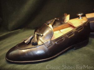 +JOHN LOBB Tassel Loafer, Circa 1990: US 9D (UK 8E) (42D)