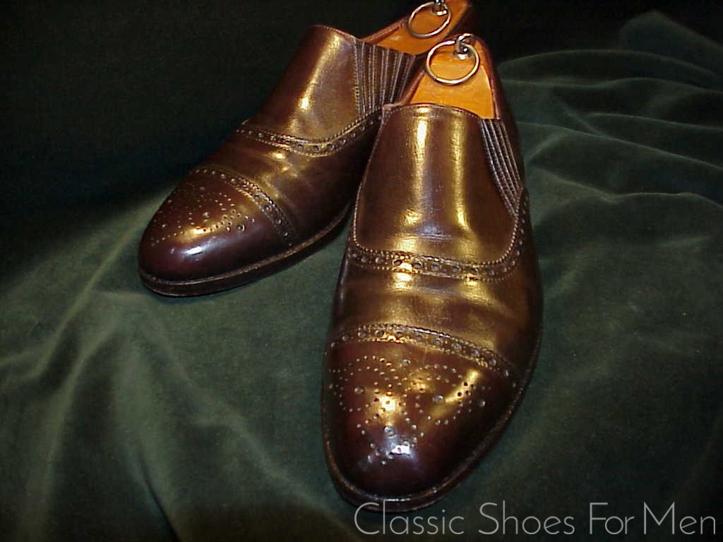 *NEW & LINGWOOD (Poulson, Skone & Co.) Tuczek Gusseted Slipper: 41.5-42D (US 8.5-9D) - Image 6