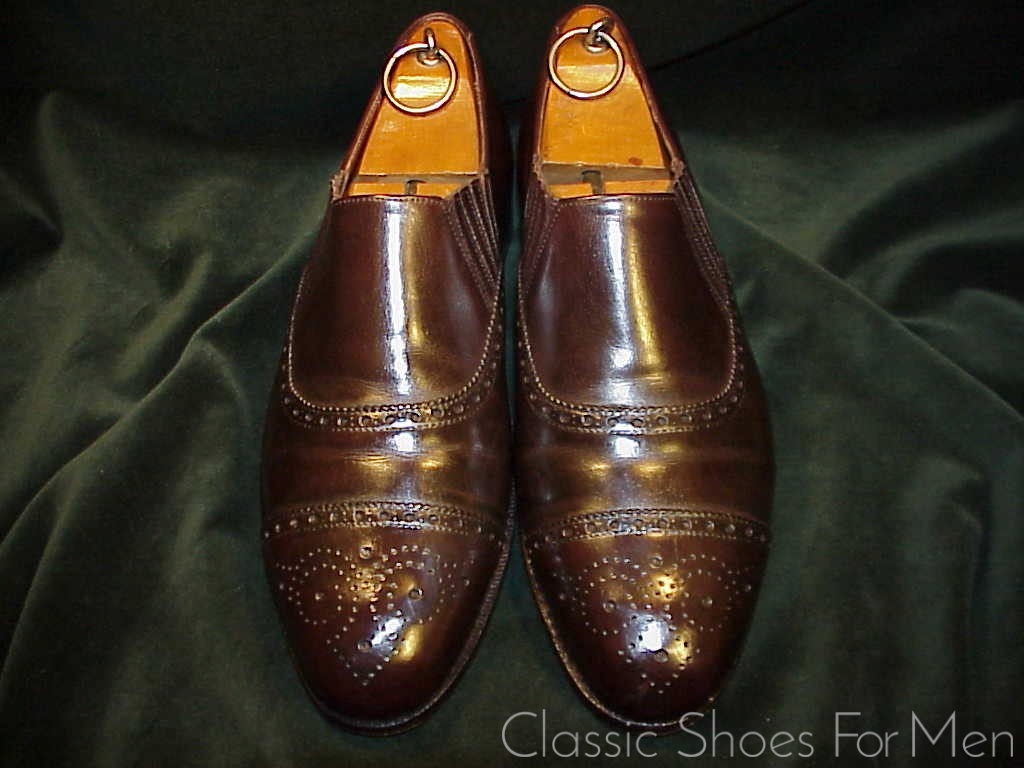 *NEW & LINGWOOD (Poulson, Skone & Co.) Tuczek Gusseted Slipper: 41.5-42D (US 8.5-9D) - Image 2