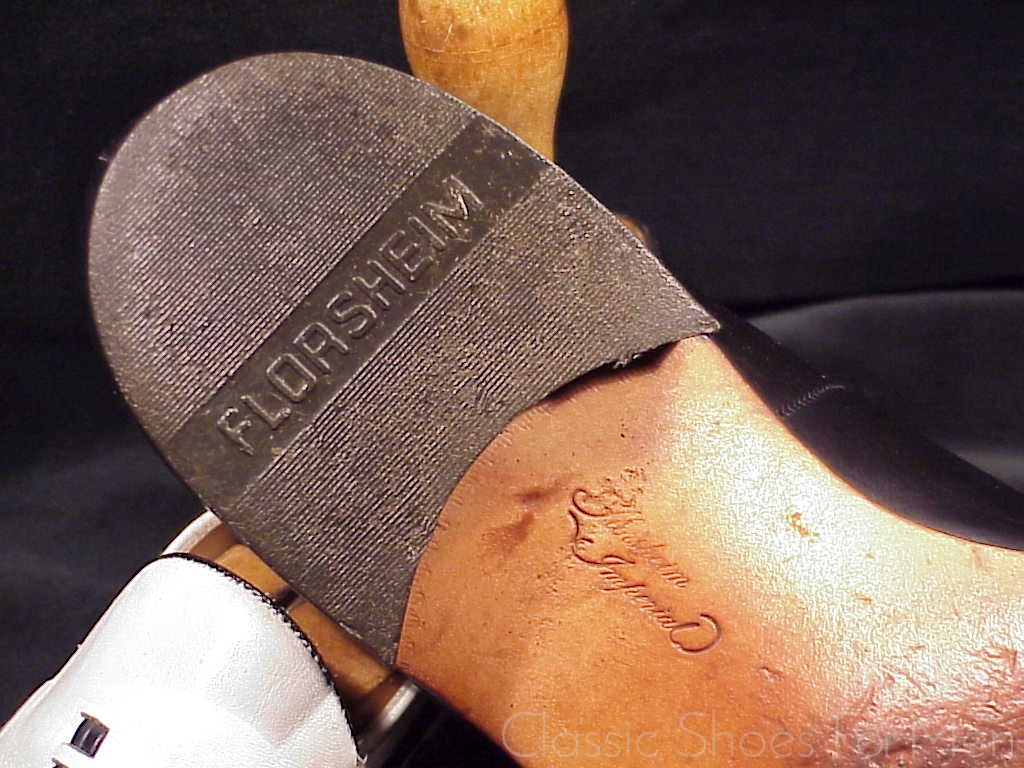 *Near new - Vintage FLORSHEIM IMPERIAL Spectator Tassel Loafer: US 8.5D (41.5D) - Image 11