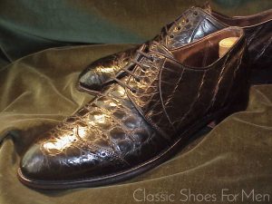 Vintage FOOTJOY Black Alligator Wing-Tip Derby, Circa 1960: US 11D (44.5D).